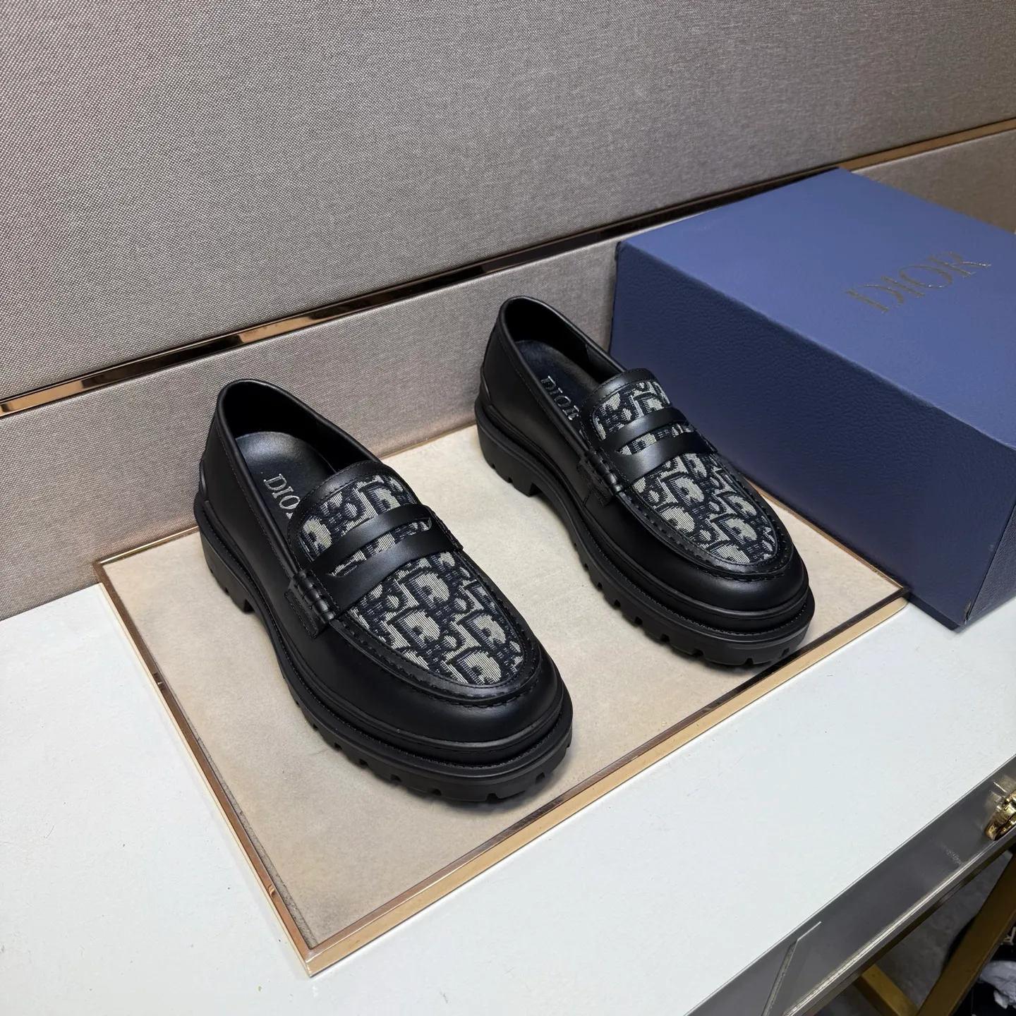 ⬛️Men's shoes 💰p442 [Dior~] Men's casual shoes 2025z cabinet sales simultaneously 🔶Size: 39-44 #️⃣ 🔷2 colors🔜The upper is made of multi-material splicing➕Genuine leather lining, comfortable and breathable, sole: original comfortable and wear-resistant outsole, ⚠️Real shot📱Photographed🎬The real thing is better📢📢📢